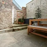 The Courtyard By Chateau Anna, - Free Parking