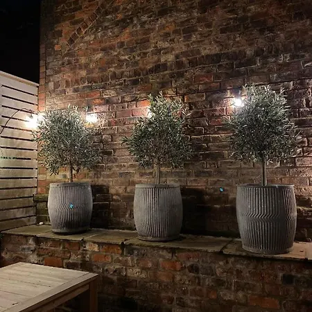 The Courtyard By Chateau Anna, - Free Parking *