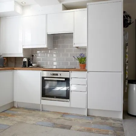 The Courtyard By Chateau Anna, - Free Parking Apartman