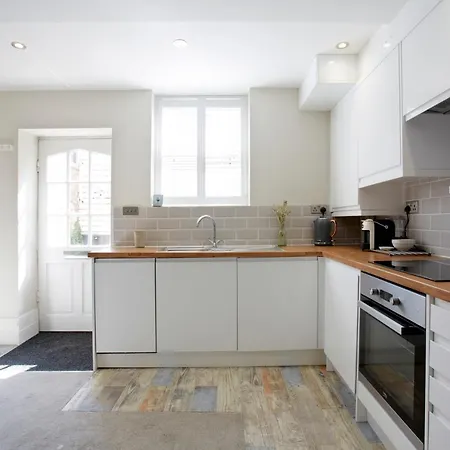 The Courtyard By Chateau Anna, - Free Parking Διαμέρισμα