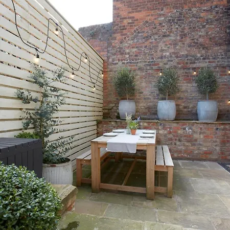 Daire The Courtyard By Chateau Anna, - Free Parking York