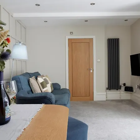 The Courtyard By Chateau Anna, - Free Parking Daire York