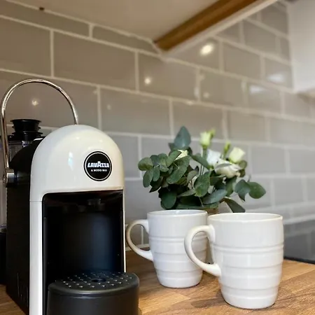 The Courtyard By Chateau Anna, - Free Parking Lägenhet *