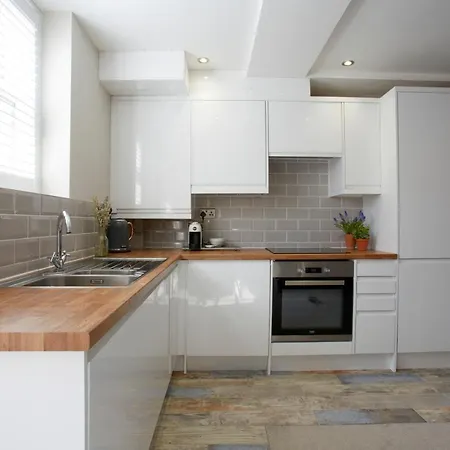 The Courtyard By Chateau Anna, - Free Parking *