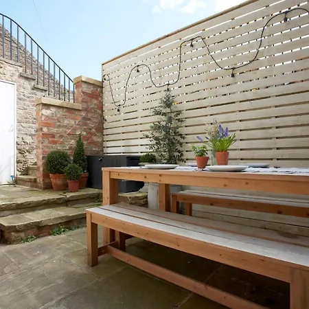 The Courtyard By Chateau Anna, - Free Parking * York