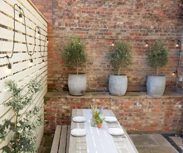 Apartamento The Courtyard By Chateau Anna, - Free Parking York