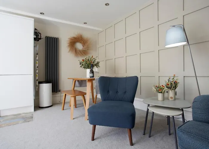 The Courtyard By Chateau Anna, - Free Parking