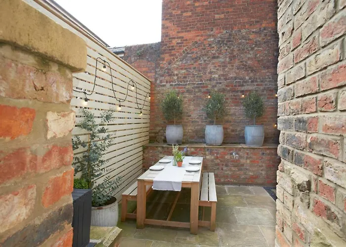 The Courtyard By Chateau Anna, - Free Parking Apartamento York